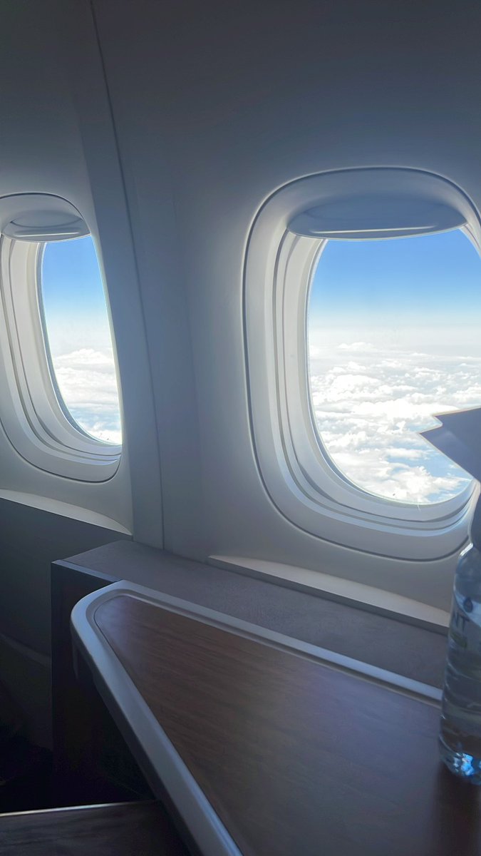 rtsayles's tweet photo. Westbound back to the ๐บ๐ธ
#avgeeks #travelboy #airplane https://t.co/TWi2P1cj3D