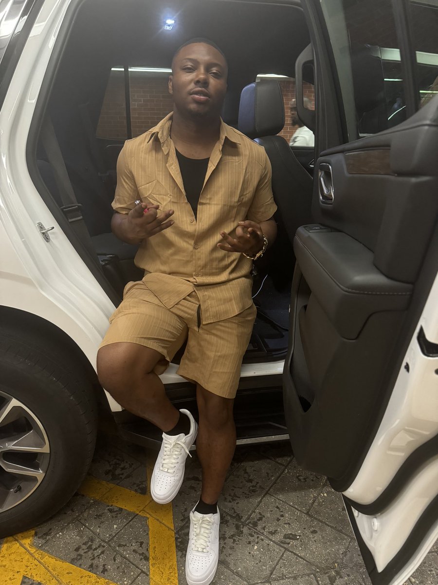 malik_300_'s tweet photo. New Orleans vibes 🥃✅ https://t.co/zZrmejnJfU