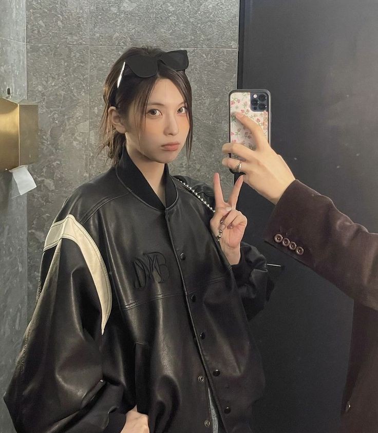 jeew00n's tweet photo. She came  from her Schedule to meet me how pretty she is (love you cutie 💗💗) https://t.co/zGE08zUO6p