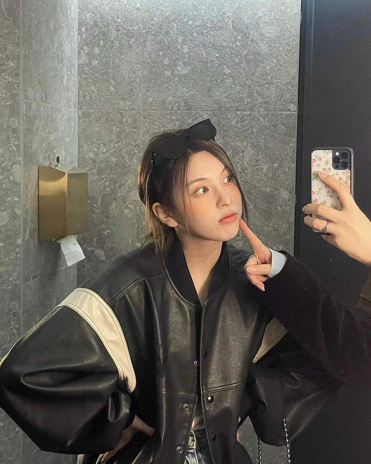 jeew00n's tweet photo. She came  from her Schedule to meet me how pretty she is (love you cutie 💗💗) https://t.co/zGE08zUO6p