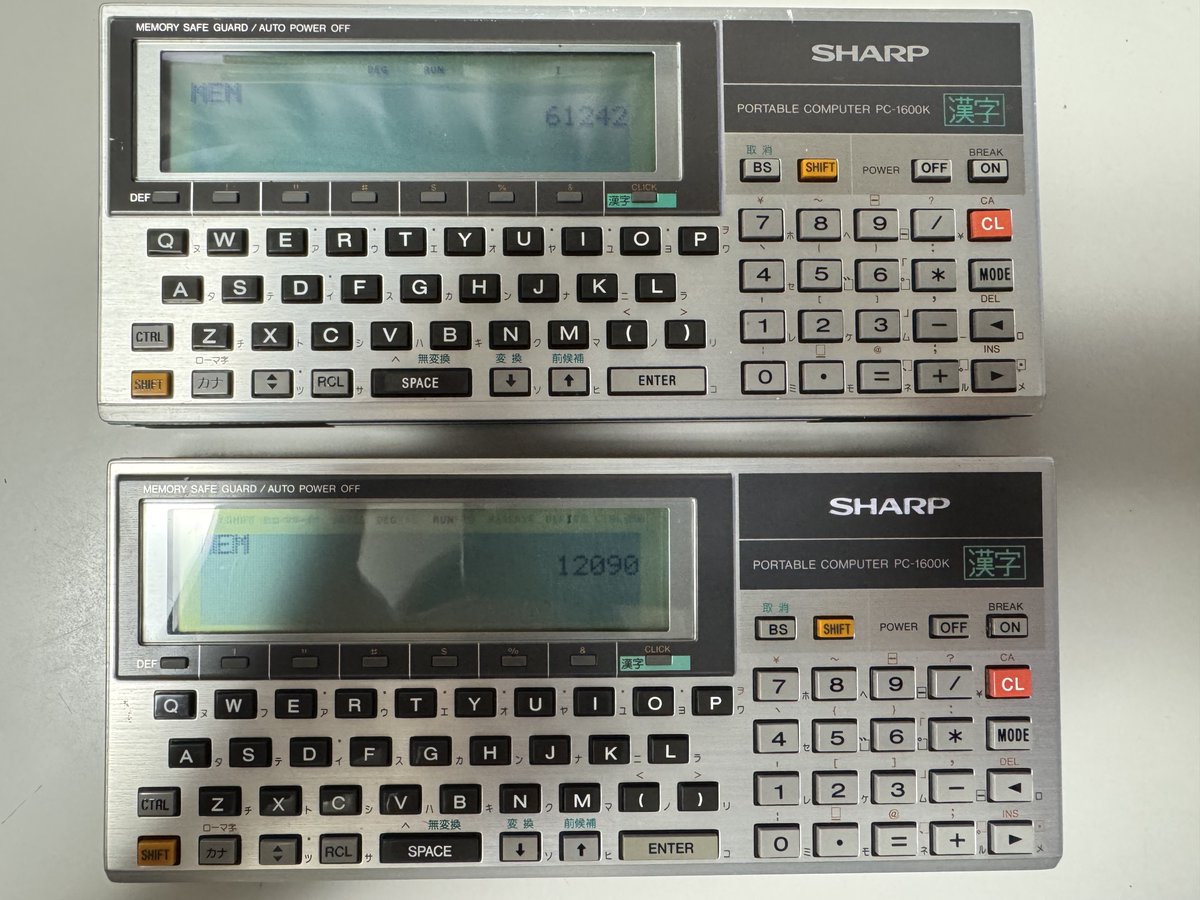 CoderRokkaku's tweet image. 偶然ヤフオクに出品されていたPC-1600K美品また1台ゲットできました。中学生の頃は2台手に取ることになるとは思わなんだ・・。メモリカードとかはなかなか手に入れるの難しいけど気長に待ちます。取り扱い説明書やデータブックはネットで読めるし、満足です。
#SHARP #PC1600 #ポケコン