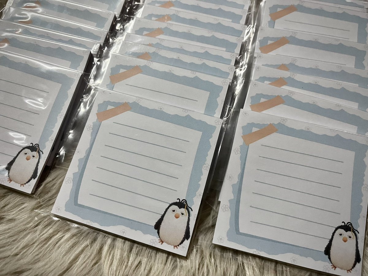 dandanshiii's tweet photo. ⊱✿⊰✨#BloomInManila✨⊱✿⊰

freebies by yours truly @dandanshiii 

🗓️Aug 31 / Sep 1
🐧Zzirangie inspired notepad
🤖Robotsoo keychain

*limited qty on both*

I’ll just randomly approach in Araneta on D-day 😉💐 Let’s all bloom together! 

#FANCONCERT_BLOOM #DOHKYUNGSOO #도경수 https://t.co/EsNMaX4J9U