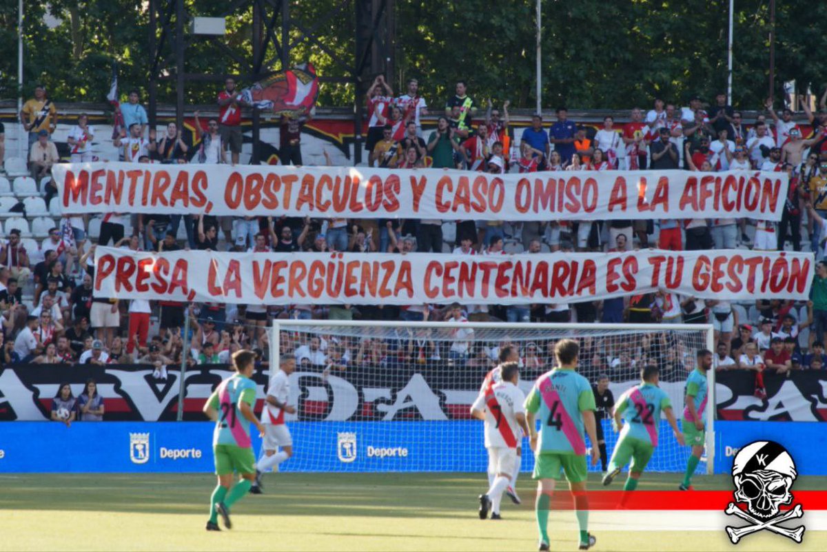 bukaneros92's tweet photo. Ya es oficial la nueva cortina de humo de Presa. 
 
Se ha tomado muy a pecho eso de "cuando un dedo apunta al cielo, el tonto mira al dedo". Pero solo es Presa el que se fija en el dedo. 
 
En Vallekas, ponemos la vista en esto: https://t.co/LSGLsaNf78