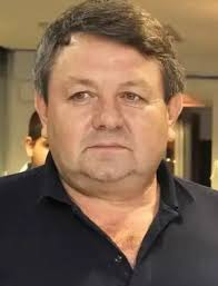 IPS

Gana mas de 420.000.000 de salarios al año...

Es quien obliga a los ancianitos a tener que ir al IPS para demostrar que siguen vivos...para cobrar sus salarios.
Miles de empleados sin hacer nada., podrian visitar a esta gente o utilizar medios actuales tecnologicos...