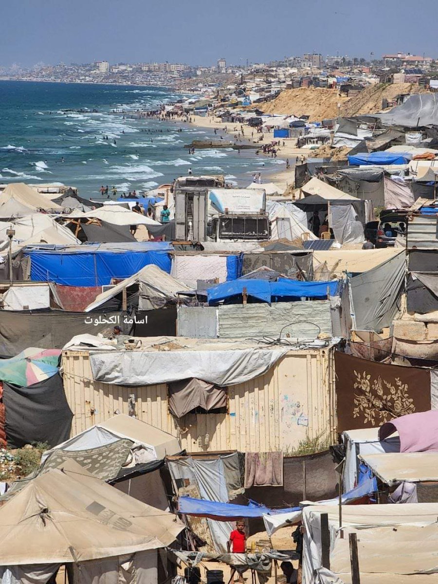 الهاربون من الموت!
هنا لحمنا المطبوخ بملح البحر وحرارة الصيف وهبو الخيمة