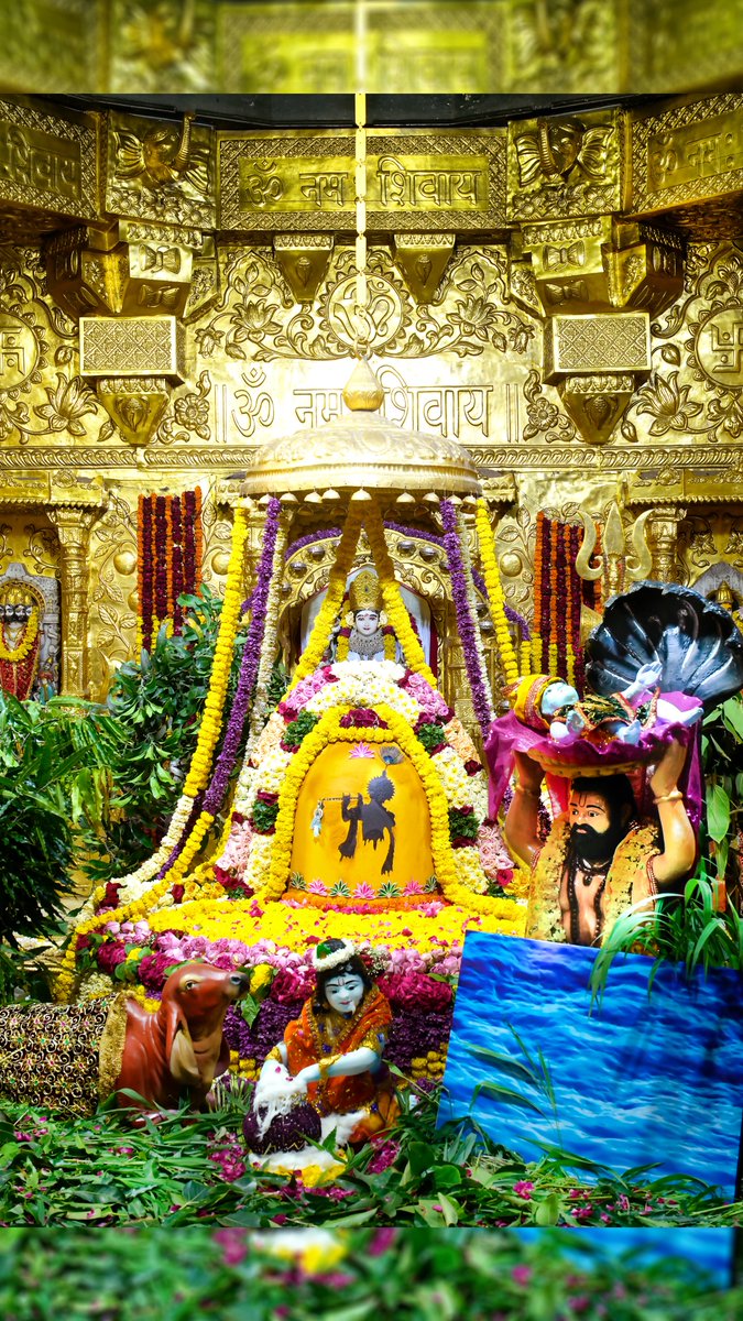 Somnath_Temple's tweet photo. श्री सोमनाथ महादेव मंदिर,
प्रथम ज्योतिर्लिंग - गुजरात (सौराष्ट्र)
दिनांकः 26 अगस्त 2024, श्रावण कृष्ण अष्टमी (श्री कृष्ण जन्मोत्सव) - सोमवार
श्री कृष्ण जन्म दर्शन श्रृंगार
08244827
#somnath #mahadev #shivji
#bhakti #somnathlivedarshan #somnathtemple https://t.co/D3iDbZFw6d