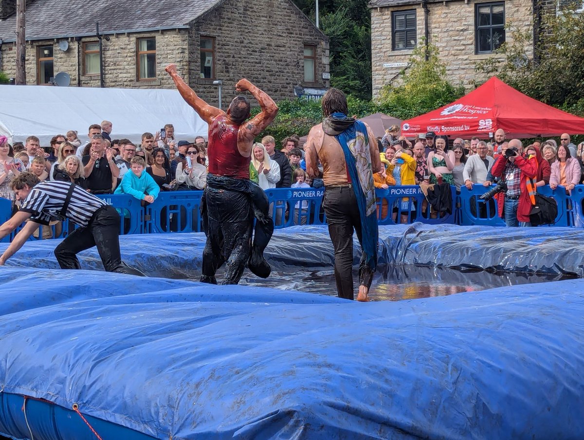 GorillaATS's tweet photo. The gorilla (&amp; his jockey … or is that jokey) slipped and slid through round 1 … so the competition continues as the gravy congeals. #worldgravywrestling https://t.co/Ylsi5IOycb