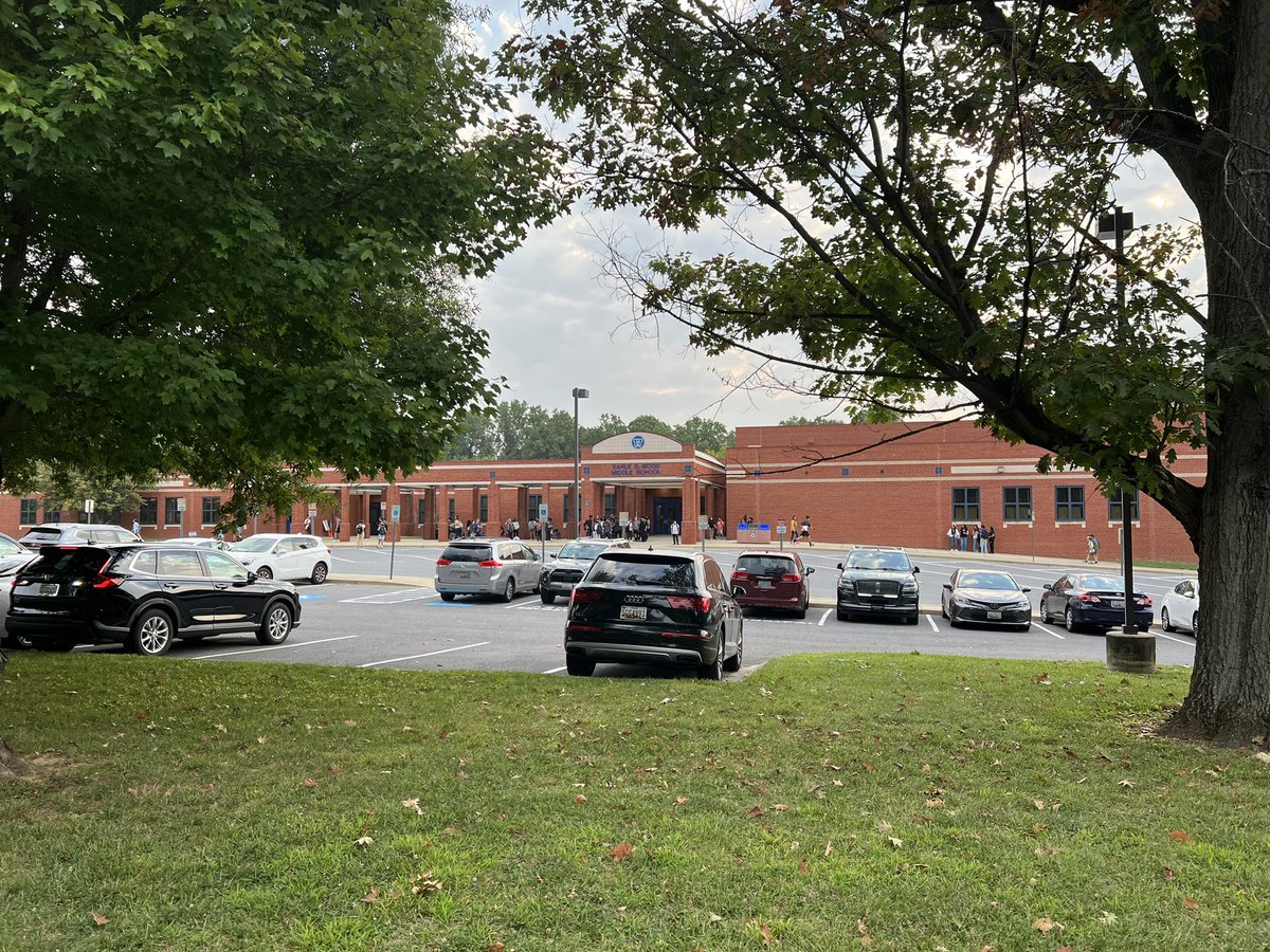 HeidiSlatcoff's tweet image. It’s great to have EVERYONE back!   #MCPSFirstDay #MCPSForward