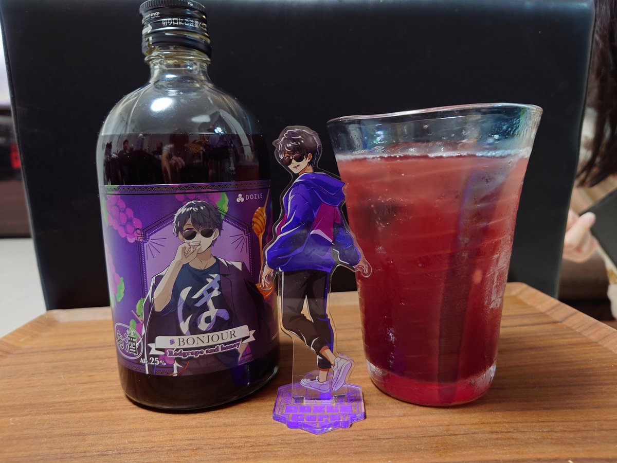 お酒届いたー😆
ドズル社5人分、楽しんでる😆

#ぼんさん何してんすか 
#ドズル社