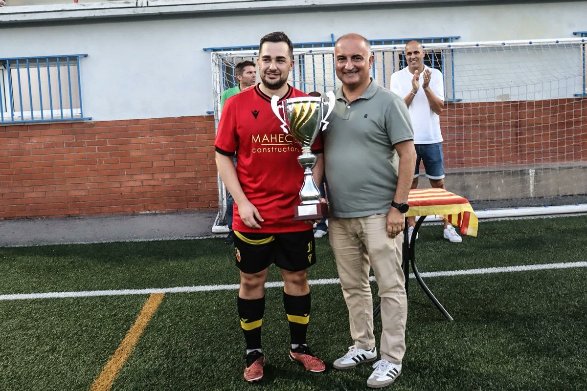 RipolletCF's tweet photo. La Copa es va quedar a casa gràcies al gol de Javi Romero. Abans, es va guardar un minut de silenci per Gustavo Jiménez, exjugador del club i familiar del nostre directiu Juan Hernández.
📸 @marcmata13
#futbolcat #Ripollet #Ripo #2cat #FMRipollet https://t.co/odY2SYyzTw