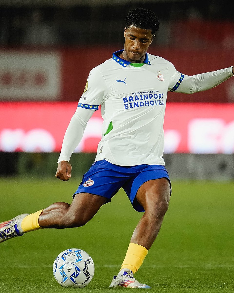 PSV's tweet photo. Ryan had the most successful passes (118), most dribbles (16) and most successful tackles (4) 💪
#ALMPSV https://t.co/Tc4MqOOg1y