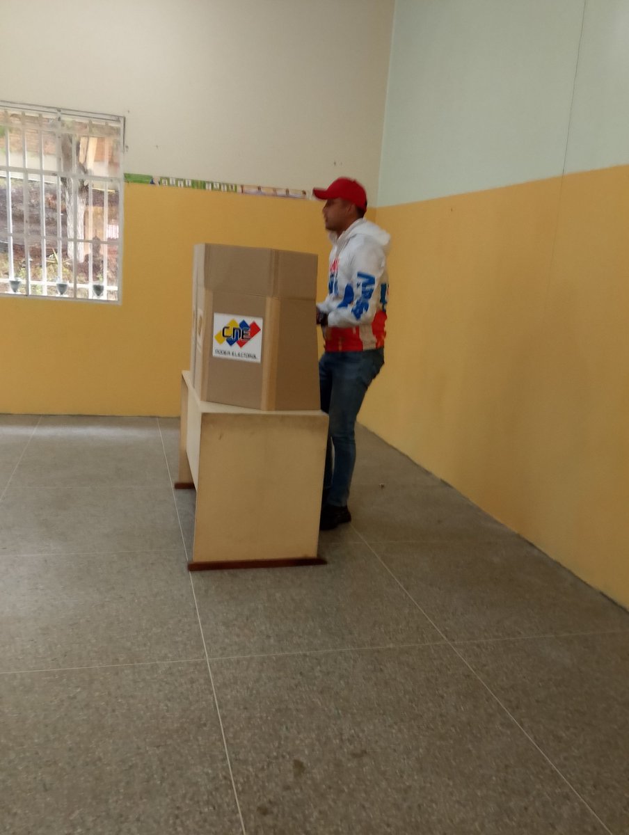 Felicidades a los consejos comunales de #Michelena ayer aprobamos con el ejercicio del voto 4 nuevas obras, gracias Pdte <a href="/NicolasMaduro/">Nicolás Maduro</a> por seguir depositando su confianza en nuestro pueblo, sumamos ya  8 proyectos para el desarrollo del corazón del Táchira #MichelenaImparable