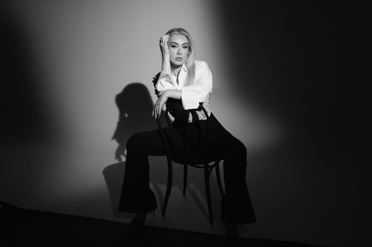 adeleonlinecom's tweet image. 🚨 NOVA FOTO DE ADELE!