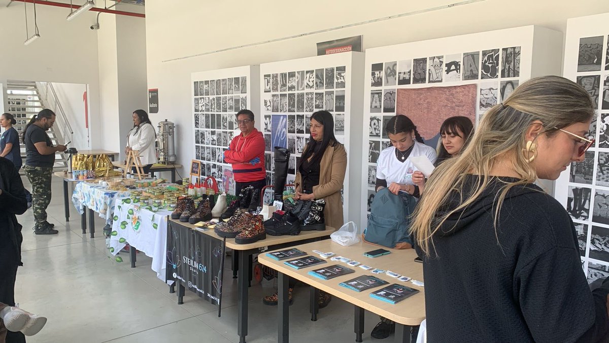 udistrital's tweet photo. #LaDistriTeCuenta || La Facultad Tecnológica (@tecnologicaUD) fue el escenario de la Feria de Empleabilidad en la que diferentes empresas dieron a conocer sus ofertas a estudiantes. 🙌Además, los #EgresadosUD, participaron con sus emprendimientos. 👨‍💼👩‍💼 https://t.co/YhPx83dx5k