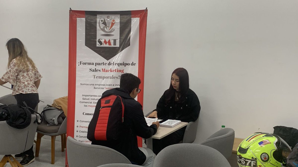udistrital's tweet photo. #LaDistriTeCuenta || La Facultad Tecnológica (@tecnologicaUD) fue el escenario de la Feria de Empleabilidad en la que diferentes empresas dieron a conocer sus ofertas a estudiantes. 🙌Además, los #EgresadosUD, participaron con sus emprendimientos. 👨‍💼👩‍💼 https://t.co/YhPx83dx5k
