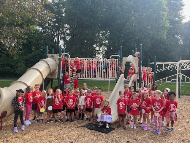 We are back!! And our kindergarteners looks amazing!! Happy first day of school!!