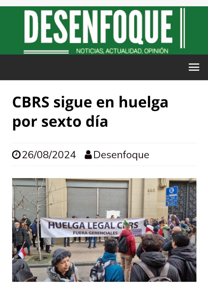DesenfoqueCL's tweet photo. El Conservador de Bienes Raíces de Santiago continúa la huelga legal, después de que se decretará el miércoles de la semana pasada.

Hasta anoche se realizaban gestiones por parte de los sindicatos 1 y 2 con el representante de Carlos Miranda, uno de los 3 conservadores en que está dividida la repartición.

«Durante el fin de semana, y hasta esta hora en dependencias del Conservador, trabajamos con los representantes del empleador en afinar los detalles del contrato colectivo. La versión final de este trabajo fue enviada y está en manos del abogado del registro de hipotecas y prohibiciones para su última revisión. Aún no recibimos su respuesta, por lo que el día de mañana continuamos en huelga legal. Ambas directivas tenemos actividades tendientes a destrabar esta inusual situación, por lo que les pedimos el último esfuerzo, apoyo, unidad y seguir manifestándose con toda la fuerza, ya que mañana es un día crucial para las y los trabajadores del CBRS», señaló anoche el vocero de los sindicatos 1 y 2.

Parte del conflicto está en el rechazo de los trabajadores a incorporar a los gerentes a la negociación, pues se trata de personas de confianza de los conservadores y que tienen una remuneración que se aparta del promedio de la masa laboral del CBRS.
https://t.co/07lQD84W9U