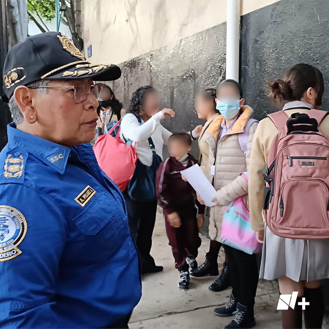 nmas's tweet photo. Efectivos de la Secretaría de Seguridad Ciudadana de la Ciudad de México implementaron para hoy, lunes 26 de agosto, un dispositivo especial de seguridad, prevención y vialidad, con motivo del regreso a clases para el ciclo escolar 2024-2025. https://t.co/XJKhN69iK3

Fotos: SSC-CDMX