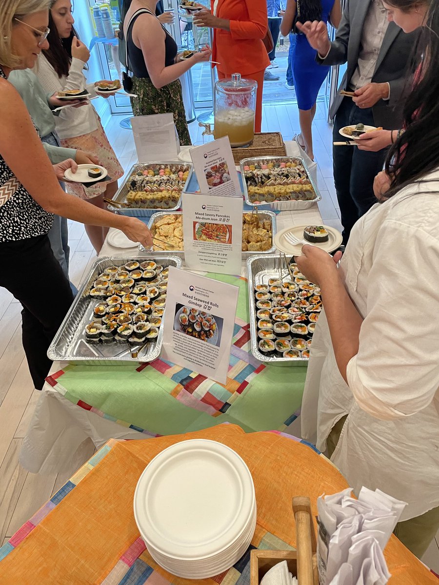 ShannonHader's tweet photo. KOREAN CULTURE, CONNECTIONS, and VOA
Welcoming our @AU_SIS new @phrcrsis master’s students—now w pics! Also shout out to @VOANews for hosting them earlier in the day! https://t.co/dsQ1hQxkGg