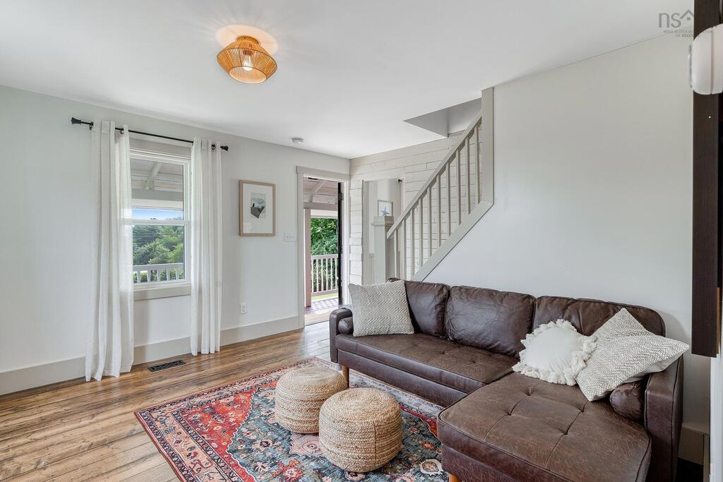 viewpoint_ca's tweet image. $469,000 For Sale
2 Beds | 1 Bath | 985 sq. ft.
19 Summit Hill Road, Western Shore 

All the coveted character of a traditional cape, move in ready with modern amenities.

Listed by ViewPoint Realty agent Shannon Leal
viewpoint.ca/cutsheet/20242…