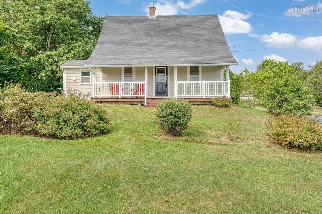 viewpoint_ca's tweet image. $469,000 For Sale
2 Beds | 1 Bath | 985 sq. ft.
19 Summit Hill Road, Western Shore 

All the coveted character of a traditional cape, move in ready with modern amenities.

Listed by ViewPoint Realty agent Shannon Leal
viewpoint.ca/cutsheet/20242…