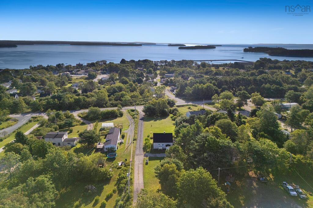 viewpoint_ca's tweet image. $469,000 For Sale
2 Beds | 1 Bath | 985 sq. ft.
19 Summit Hill Road, Western Shore 

All the coveted character of a traditional cape, move in ready with modern amenities.

Listed by ViewPoint Realty agent Shannon Leal
viewpoint.ca/cutsheet/20242…