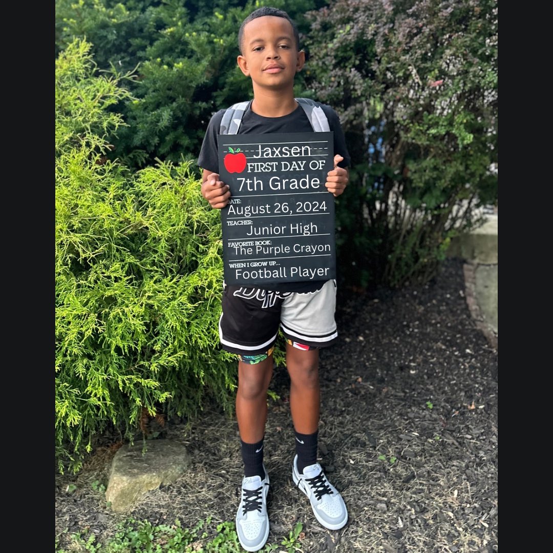 Happy 1️⃣ st Day of School!!! 🖍️📚🍎✏️📓🚌✂️ Off to 4️⃣ th and 7️⃣th this 24-25 school year! May they continue to be successful and great students! #blessed #studentathletes #myworld #gomuhls 💛💙 <a href="/CoachMFlowers/">Matthew Flowers</a>