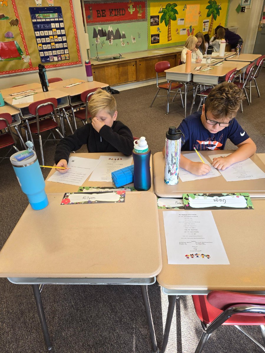CityDover's tweet photo. 📄 Mrs. Maybaugh's class at Dover Ave. worked together to master the 4th Grade schedule! It was great to see these bright minds helping each other get organized for the year ahead. 📝 #WeAreDover https://t.co/0O3FAYyaI9
