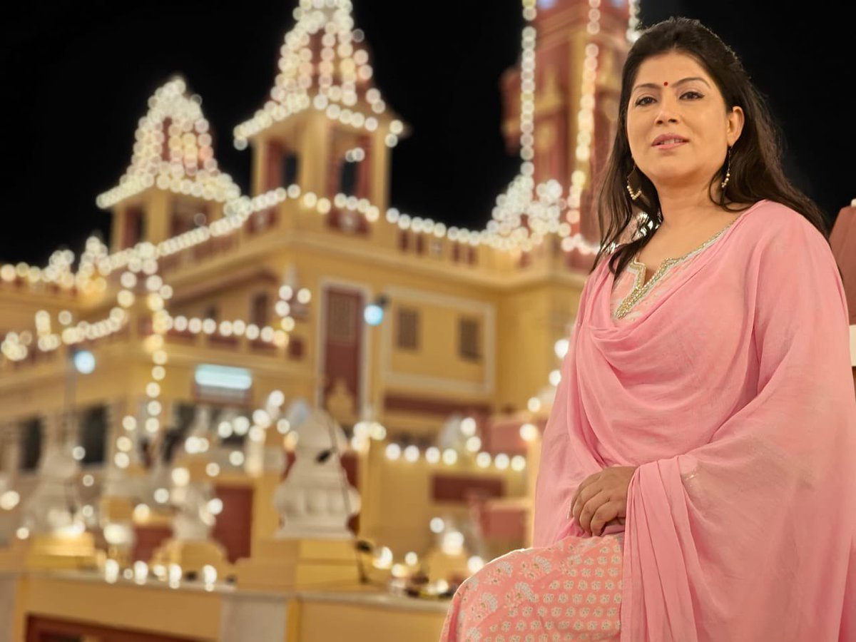 journomitalli1's tweet image. In the depths of my soul, Krishna’s love is the only melody that plays, a tune that resonates with the rhythm of eternity. To love Krishna is to surrender every heartbeat, every breath, to the divine dance of the universe.

#KrishnaLove #DivineConnection #SpiritualAwakening