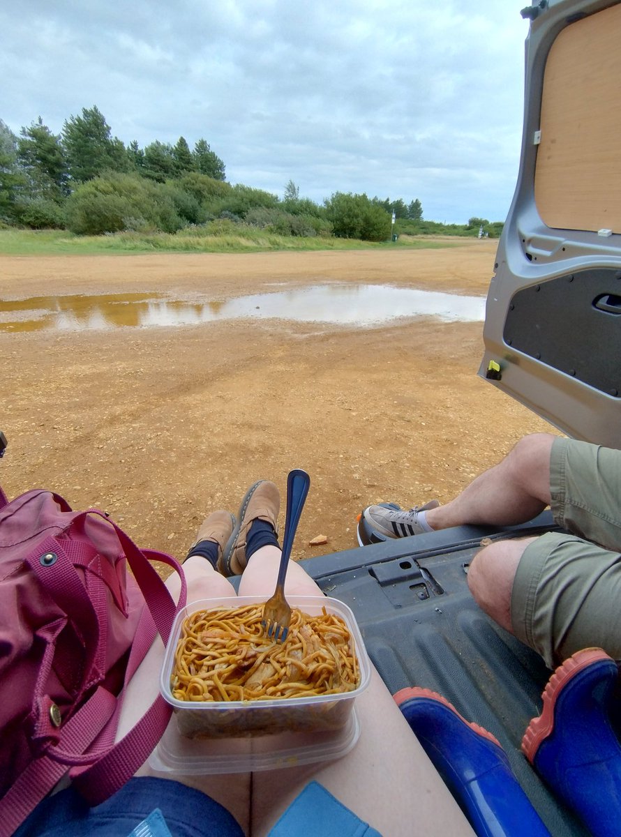 KeeleighHallam's tweet photo. A windy beach walk followed by takeaway leftovers in the back of our van with my team 💛 the simple things make know how lucky I am. https://t.co/JoTWw5Dh4h