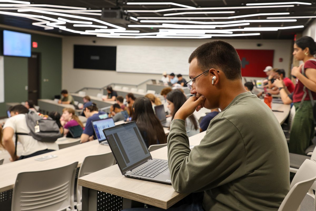 TTUEngineering's tweet image. We love seeing all of guys back in classes! 

Tell us what your favorite class is going to be this year?! 

#TTWCOE #TTUEngineering #TTU