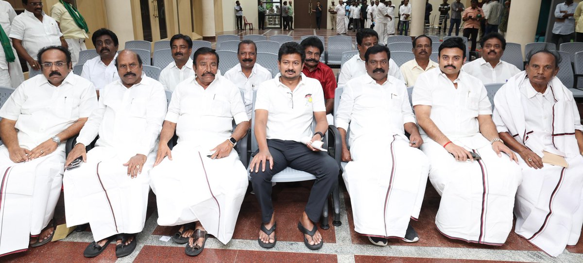 Udhaystalin's tweet photo. கழகத் தலைவர் - மாண்புமிகு முதலமைச்சர் @mkstalin அவர்களால் அமைக்கப்பட்டுள்ள 2026 சட்டமன்றத் தேர்தலுக்கான, கழகத் தேர்தல் ஒருங்கிணைப்புக் குழுவின் சார்பில், கழகத்தின் சார்பு அணிகளின் பணிகளை ஆய்வு செய்து வருகிறோம்.

அந்த வகையில், கழக ஆதி திராவிடர் நலக்குழுவின் மாநில நிர்வாகிகளுடன் அண்ணா அறிவாலயத்தில் உள்ள கலைஞர் அரங்க வளாகத்தில் இன்று கலந்துரையாடினோம்.

இக்கூட்டத்தில், கடந்த மூன்றாண்டு காலமாக ஆற்றிய கழகப் பணிகள் - ஆதி திராவிடர் நலனுக்காக கழக அரசு செயல்படுத்தி வரும் திட்டங்கள் பயனாளிகளிடம் சென்று சேருவதை உறுதி செய்வது போன்ற மக்கள் பணிகள் குறித்து விரிவாகக் கேட்டறிந்தோம். சட்டமன்றத் தேர்தலையொட்டி, அடுத்து வரும் நாட்களில் செயல்படுத்த வேண்டியத் திட்டங்கள் குறித்தும் ஆதி திராவிடர் நலக்குழுவின் நிர்வாகிகள் விளக்கிக் கூறினர்.

எல்லோருக்கும் எல்லாம் என்பதில் உறுதியுடன் செயல்பட்டு வரும் நம் கழகம் & திராவிட மாடல் அரசின் சாதனைகளை அனைத்து தரப்பு மக்களிடமும் கொண்டு சேர்ப்போம் - 2026-லும் கழகத்தை வெல்லச் செய்வோம் என்று கழக ஆதி திராவிடர் நலக்குழு நிர்வாகிகளிடம் எடுத்துரைத்தோம்.

@KN_NEHRU @evvelu @RSBharathiDMK @TThenarasu @cvganesan1 @MMathiventhan @office_krishna