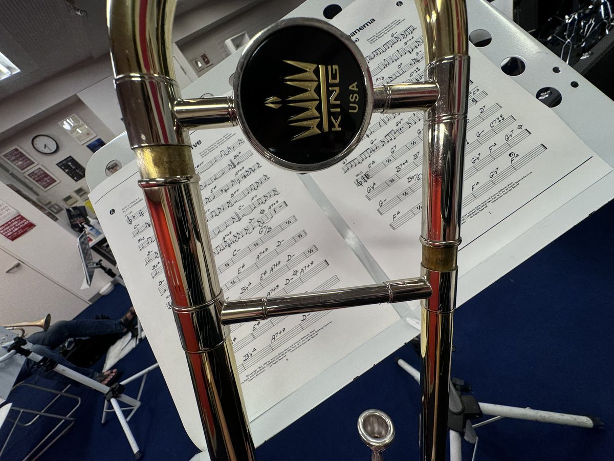 wataru_e3's tweet photo. 今日はセッションメインでのリハでした😉
バンド#メンバー募集中
#ASax #TSax #Tb #BassTb
ヒロ勝永とサンライズオーケストラ
毎週月曜日19時から江戸川橋駅最寄り
BB!スタジオ
3rd ライブに向けて活動中
終わってから企画会議。盛り上がりました😊 https://t.co/LyF2P6Pwfl