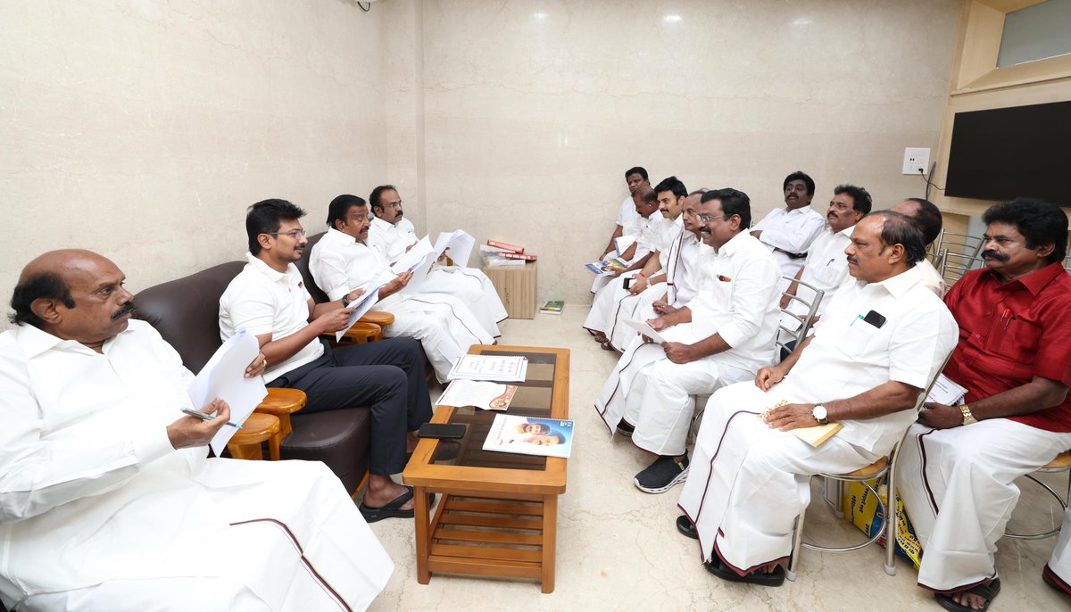 Udhaystalin's tweet photo. கழகத் தலைவர் - மாண்புமிகு முதலமைச்சர் @mkstalin அவர்களால் அமைக்கப்பட்டுள்ள 2026 சட்டமன்றத் தேர்தலுக்கான, கழகத் தேர்தல் ஒருங்கிணைப்புக் குழுவின் சார்பில், கழகத்தின் சார்பு அணிகளின் பணிகளை ஆய்வு செய்து வருகிறோம்.

அந்த வகையில், கழக ஆதி திராவிடர் நலக்குழுவின் மாநில நிர்வாகிகளுடன் அண்ணா அறிவாலயத்தில் உள்ள கலைஞர் அரங்க வளாகத்தில் இன்று கலந்துரையாடினோம்.

இக்கூட்டத்தில், கடந்த மூன்றாண்டு காலமாக ஆற்றிய கழகப் பணிகள் - ஆதி திராவிடர் நலனுக்காக கழக அரசு செயல்படுத்தி வரும் திட்டங்கள் பயனாளிகளிடம் சென்று சேருவதை உறுதி செய்வது போன்ற மக்கள் பணிகள் குறித்து விரிவாகக் கேட்டறிந்தோம். சட்டமன்றத் தேர்தலையொட்டி, அடுத்து வரும் நாட்களில் செயல்படுத்த வேண்டியத் திட்டங்கள் குறித்தும் ஆதி திராவிடர் நலக்குழுவின் நிர்வாகிகள் விளக்கிக் கூறினர்.

எல்லோருக்கும் எல்லாம் என்பதில் உறுதியுடன் செயல்பட்டு வரும் நம் கழகம் & திராவிட மாடல் அரசின் சாதனைகளை அனைத்து தரப்பு மக்களிடமும் கொண்டு சேர்ப்போம் - 2026-லும் கழகத்தை வெல்லச் செய்வோம் என்று கழக ஆதி திராவிடர் நலக்குழு நிர்வாகிகளிடம் எடுத்துரைத்தோம்.

@KN_NEHRU @evvelu @RSBharathiDMK @TThenarasu @cvganesan1 @MMathiventhan @office_krishna