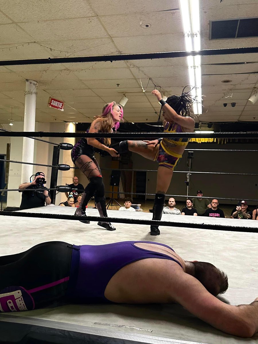 123Lutte's tweet image. Revenge was on the menu at UP IN SMOKE ! Watch The main event now ! THE VERIFYED (JT PRODUCER AND MELANIE HAVOK) vs MARQUISE WILDKARD and KRISTARA ! 
 
#fullmatch #indiewrestling 

youtu.be/incwIFecvRQ?si…

Biosteel.ca coupon 123lutte 4 20% off !