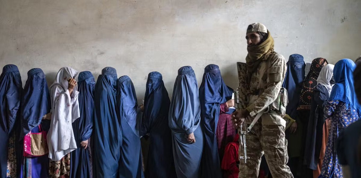 🇦🇫 HILO. Después de prohibir la voz de las mujeres en público, estas son las diez prohibiciones más espantosas en la Afganistán de los talibanes. Hilo para que entendamos qué hay detrás de una de las versiones más trágicas de los islamistas: