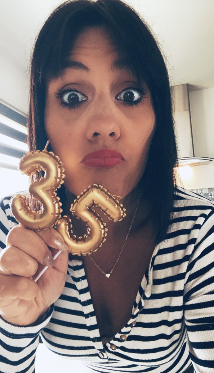 PrilOune's tweet photo. Il est fort possible que ce soit mon anniversaire aujourd’hui… 🎂🙃🙈
#anniversaire #35ans #lavieillesseestla https://t.co/1lUCnrDRPj