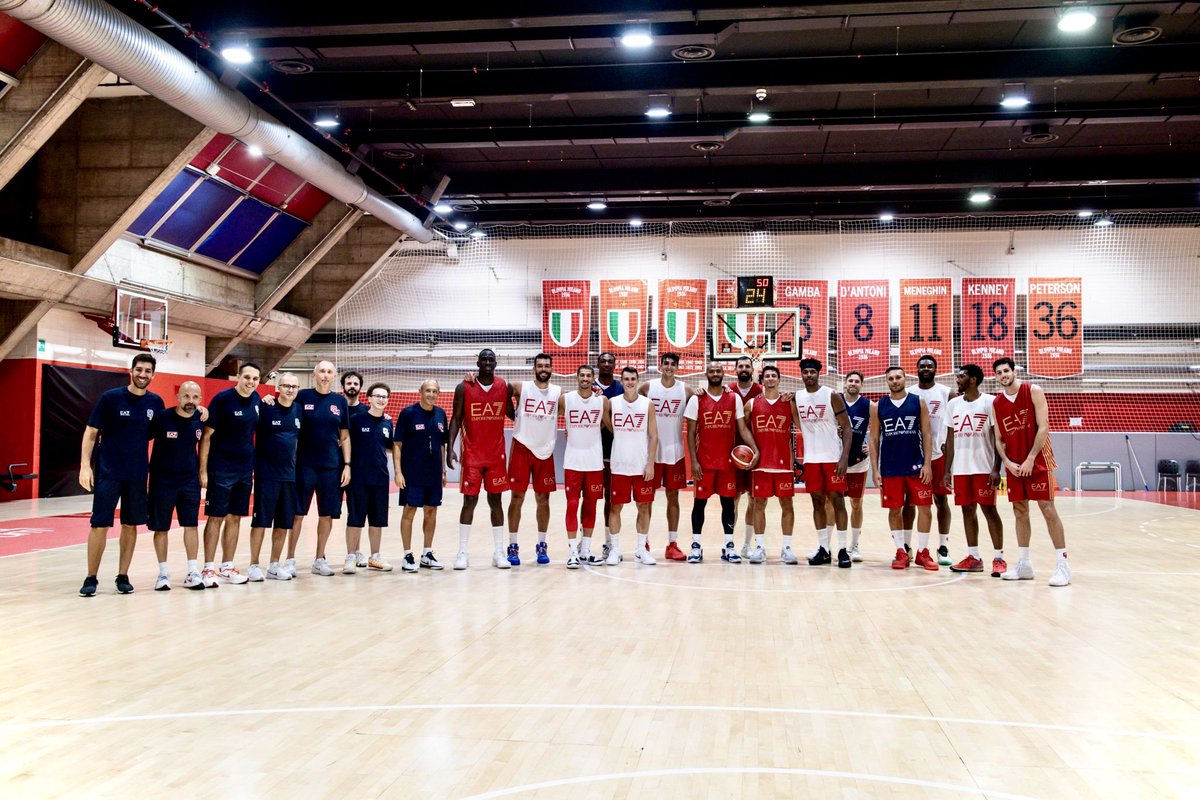 Baronpower3's tweet photo. Stagione 24/25
< Day One >
Coraggio
Grinta
Atletismo
Difesa
Lotta
Gruppo
Insieme
Per la maglia
Forza Ragazzi
Forza Olimpia!
#ThirdStarTeam ⭐️⚪️⭐️🔴⭐️ https://t.co/Kksww9hUAv