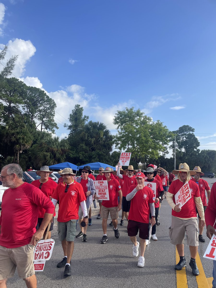 PBNewsGuild's tweet image. SOLIDARITY FOREVER with our union siblings at @CWA3108 and @CWAUnion at large in their unfair labor practice strike against @ATT.
We’re stronger together than we are apart ✊✊✊