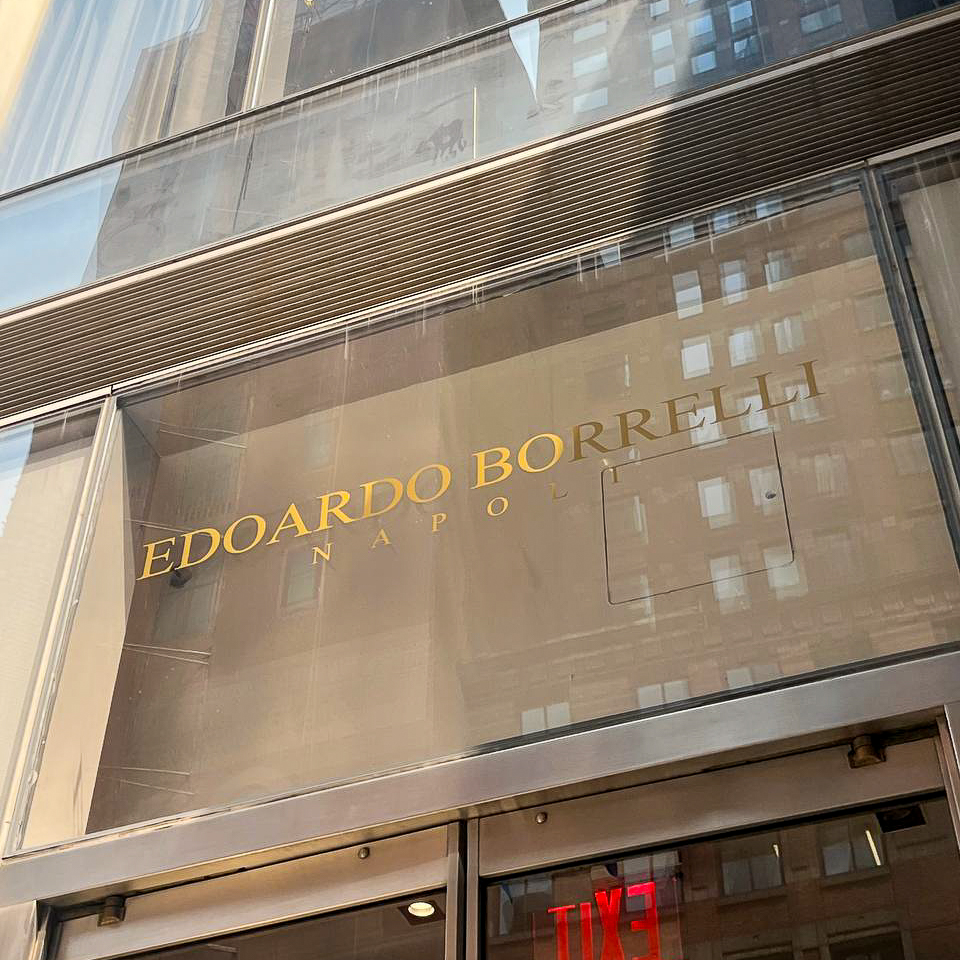 Printleaf's tweet photo. ✨ Golden Touch for Edoardo Borrelli Boutique ✨
#GoldVinylLettering #WindowSignage #Printleaf #NYCBoutique #SameDayProduction #windowdecals #storeopening #Printleaf #soho #customdesigns #professionalinstallation #nycprinting #grandopening https://t.co/JGXWlGtHpX
