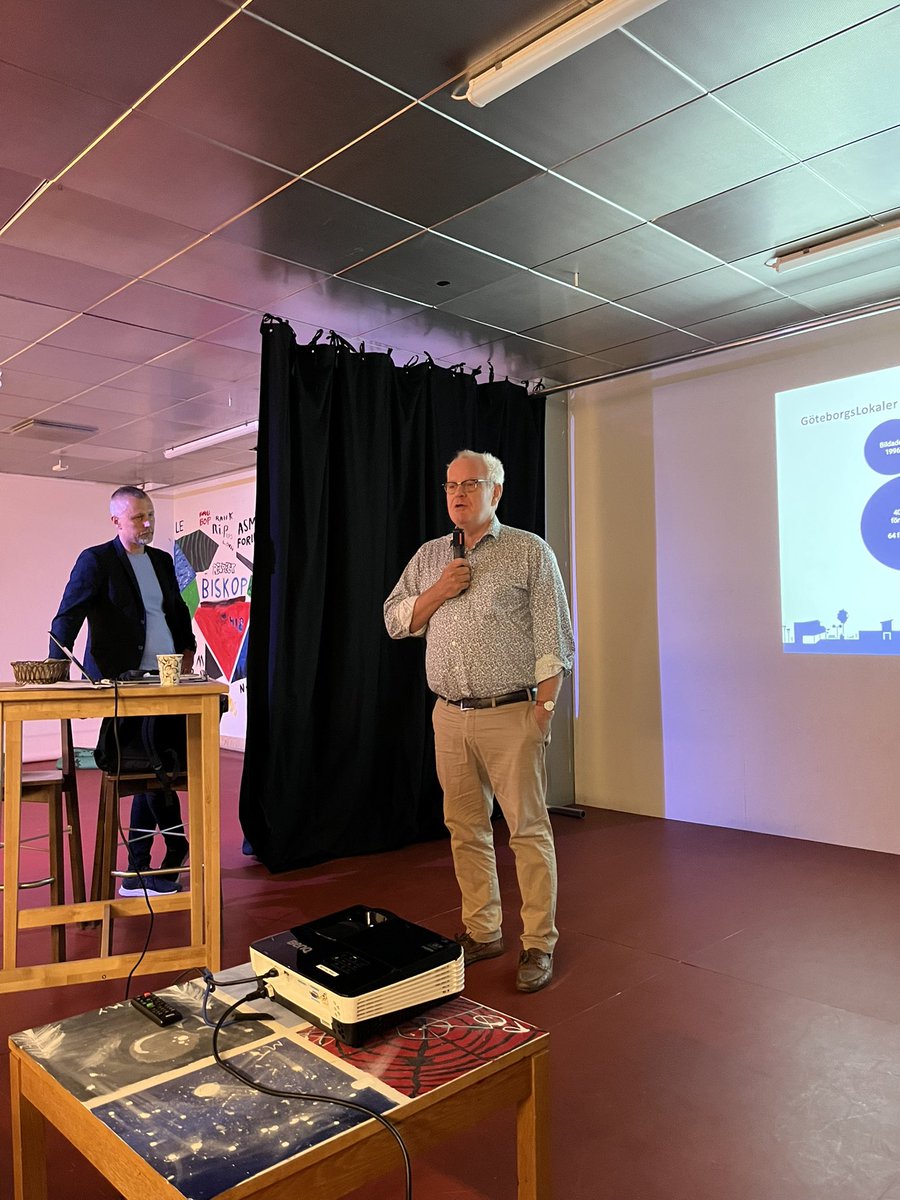 RHornquist's tweet photo. I torsdags genomförde Stiftelsen Tryggare Sverige ett heldagsseminarium om Vårväderstorget. Under de senaste åren har torget genomgått en omfattande renovering och omgestaltning. Vårväderstorget är nu Sveriges första trygghetscertifierade torg i ett utsatt område. https://t.co/rdNDRdSQTR