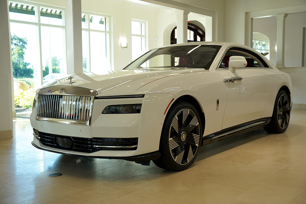 Discover the spirit of elegance. This is the Rolls-Royce Spectre.