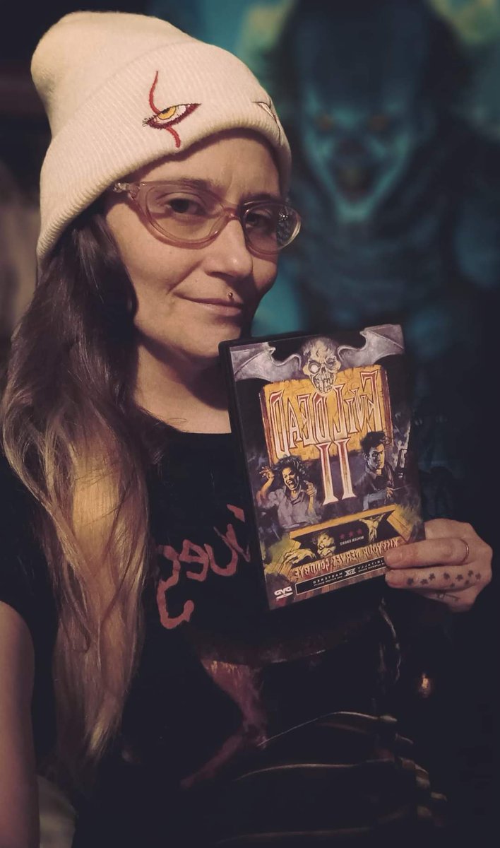 lana_drop's tweet photo. Well now last movie for the letter E as well as last movie for me before I hit the hay.I choose Evil Dead 2 as part of my A-Z horror movie marathon.A total 80s classic and one of my favorites.#evildead #evildead2 #evildead1981 #horrormoviesandchill #HorrorFamily #horrorcommunity https://t.co/xjZ4rC6eNb