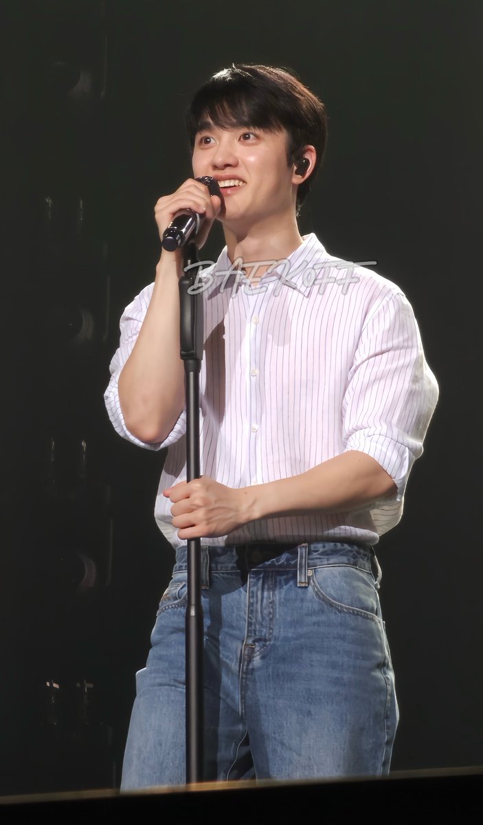 BAXK0FF's tweet photo. 240817 Captured from video~ 2 different expressions of Kyungsoo!
#BLOOMinKL #BLOOMinMY #BLOOM_in_MALAYSIA #FANCONCERT_BLOOM #도경수
😄 😮 https://t.co/worT28Xp7o
