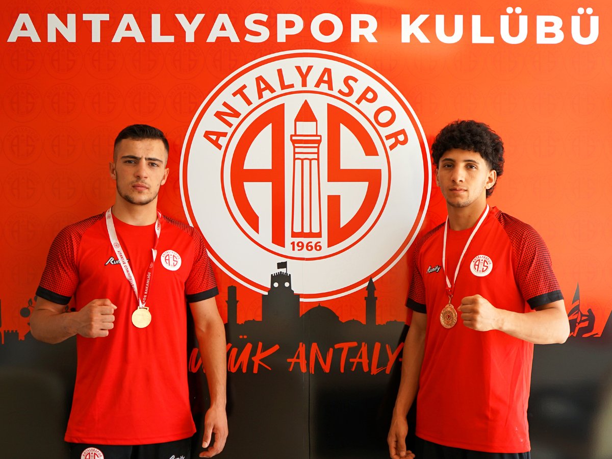🥊🤝 Altın Yumruklardan Kulübümüze Ziyaret
 
🥇 15-22 Ağustos 2024 tarihleri arasında Bursa'da düzenlenen U22 Erkekler ve Kadınlar Türkiye Ferdi Boks Şampiyonasında 2 altın madalya kazanarak bizleri gururlandıran boksörlerimiz Ahmet Pekel ve Selahattin Çinibulak, Baş Antrenörümüz