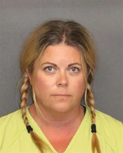 Meet Robyn Rogers, a teacher in AZ. Police found a teen in her home who was missing for months. She was also s*xually ab*sing him &amp; admitted to having s*x with him.

She just pleaded guilty and will serve no jail time. You read that right. No jail time.