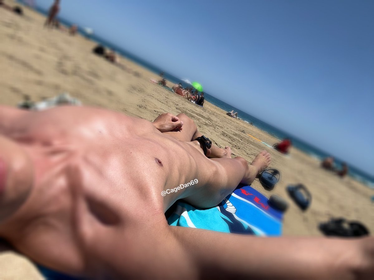 Throwback in Maspalomas during my birthday week, at the nude beach. A couple picked me up and we had an awesome threesome 🙃

#chastity #gay #teamlocked #gaychastity #malechastity #lockedgay #locked #lockedcock #lockedpup #lockedgay #cagecheck #chastityuk #cagedasian