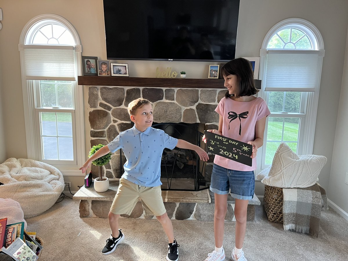 darrellhyde's tweet photo. They almost stood still for a second there #firstdayofschool https://t.co/DedNsRZraj
