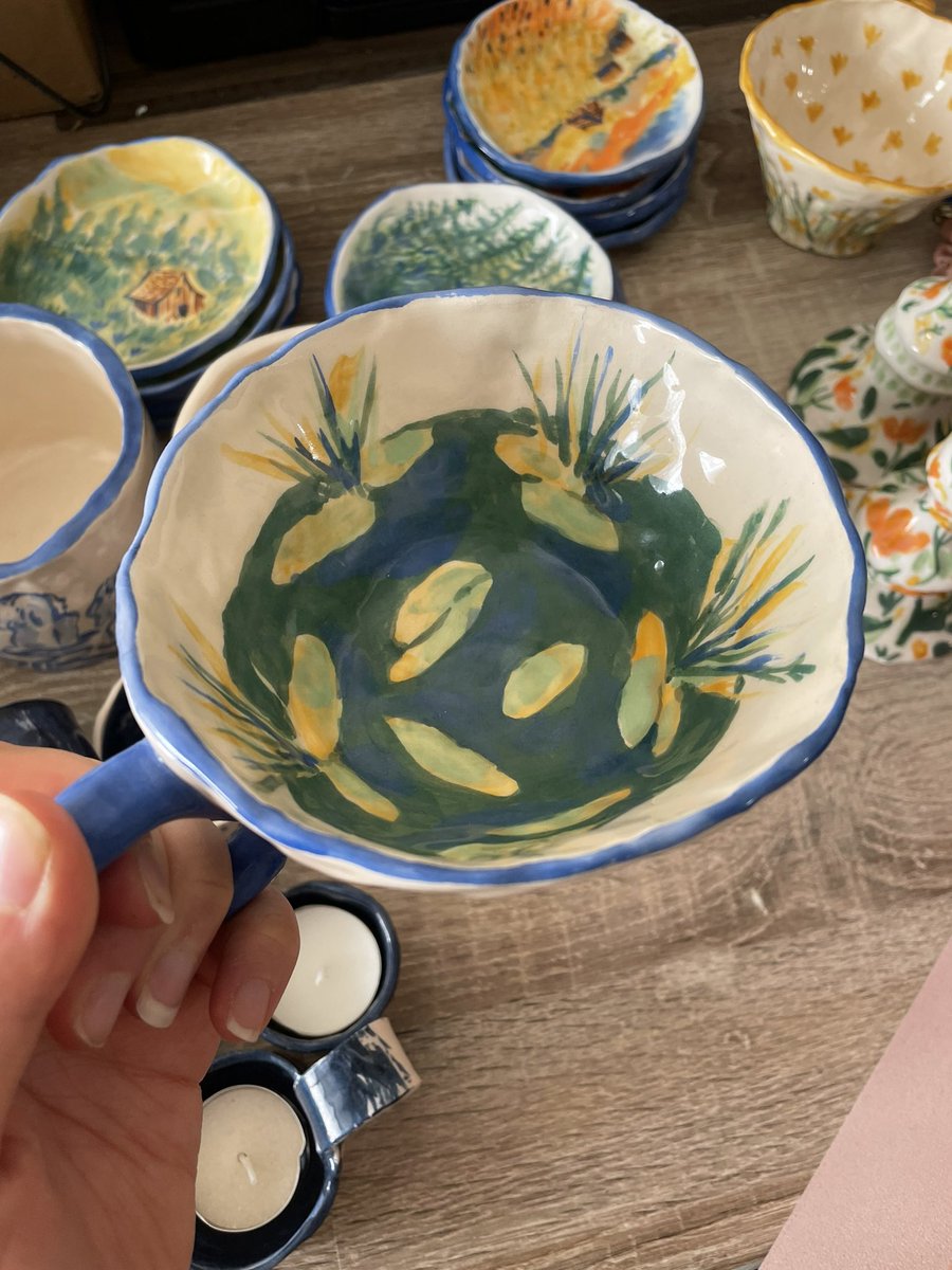 Shipped this mug off a couple of days ago, hoping it reaches its new home in one piece. 

Always love painting this design and making wonky pottery so lots more duck ponds to come!
