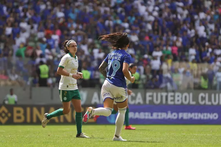 Netshoes's tweet photo. PRA DECIDIR MAIS DOIS SEMIFINALISTAS 🔥
Tarde de rodada quente no #BRFeminino

A bola rola às 15h30, hein:

#PALxCRU [2x1] | Jayme Cintra
@Palmeiras_FEM x @CruzeiroFem 

#AFExINT [1x1] | Fonte Luminosa
@guerreirasgrena x @GuriasColoradas 

E aí, quem passa de fase? 👀 https://t.co/zlUDrSNJj3